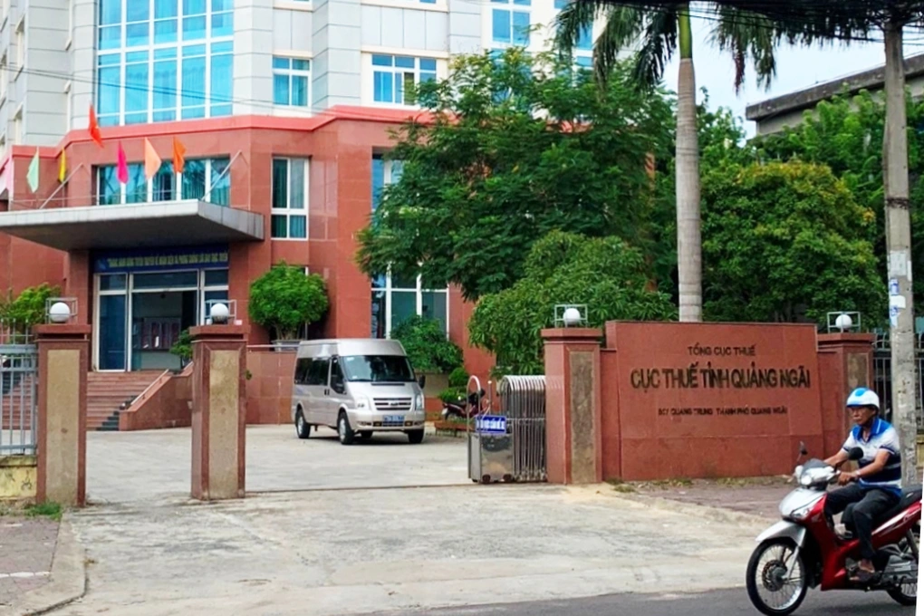 Tạm hoãn xuất cảnh 17 doanh nhân ở Quảng Ngãi