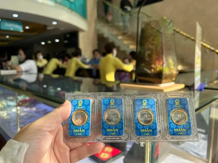 Mỗi khách hàng chỉ được mua tối đa 5 chỉ vàng nhẫn 9999?