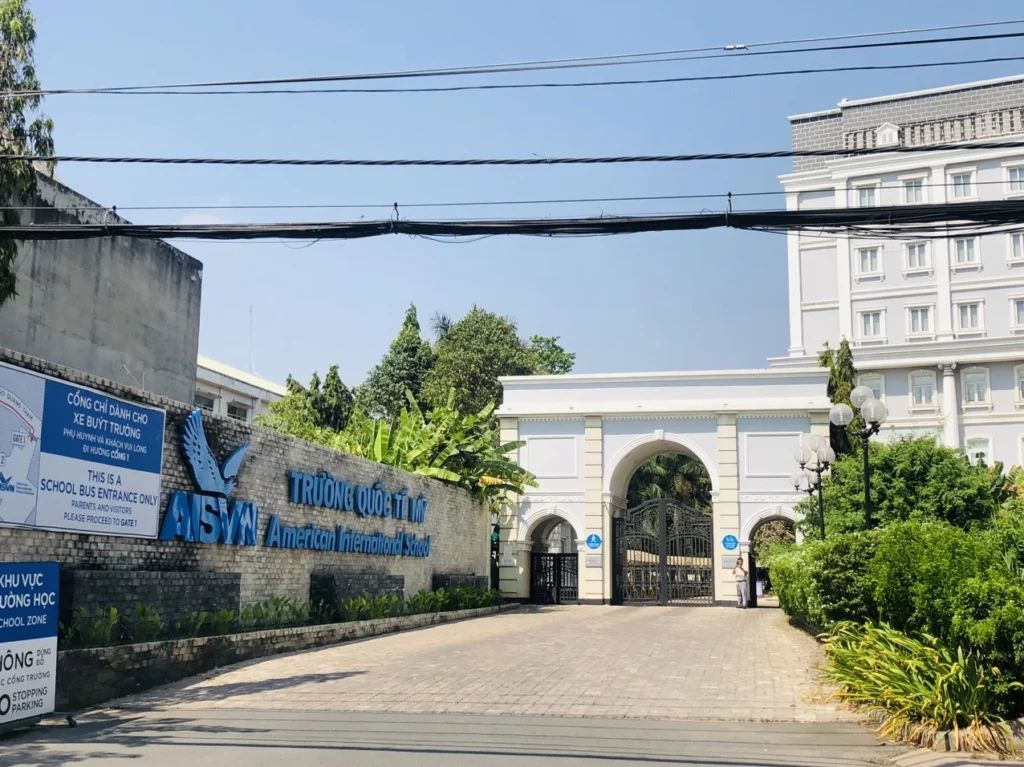 Vụ Trường Quốc tế Mỹ Việt Nam ồn ào nợ lương: Chủ trường kêu gọi phụ huynh đóng 125 tỷ đồng duy trì năm học