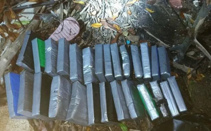 M.a tú.y trôi dạt trên biển được gắn thiết bị định vị để ‘chủ nhân’ trục vớt