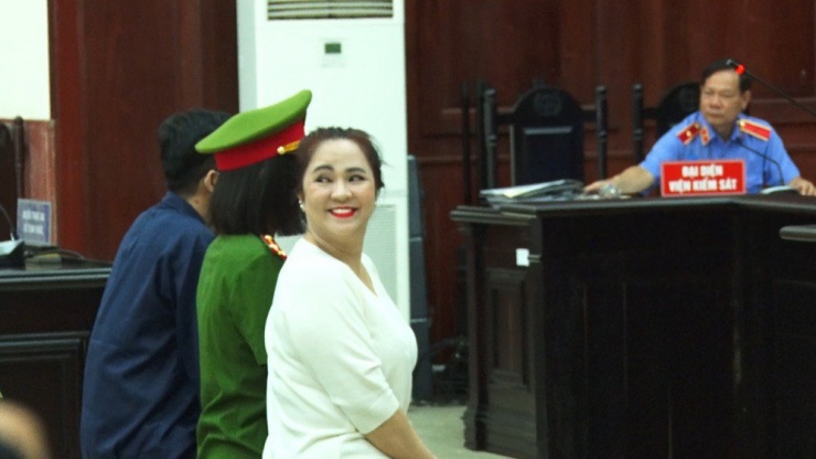 Bà Nguyễn Phương Hằng đã có mặt ở phòng xử