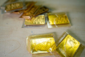 Giá vàng ‘lên đồng’ tăng cao nhất mọi thời đại, đích nào là đỉnh giá mới?