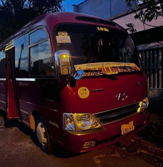 Những vụ học sinh bị bỏ quên trên xe đưa đón của trường: Sự tắc trách của người lớn và nỗi đau của gia đình