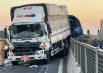Vụ tai nạn liên hoàn giữa 4 xe tải vừa xảy ra trên cao tốc