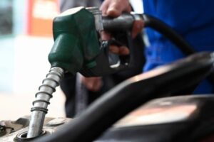 Giá xăng RON 95 tiếp tục giảm đáng kể, dầu diesel tăng nhẹ