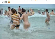 Nữ du khách ‘khỏa thân’ tắm biển giữa đông người không phải ở Sầm Sơn