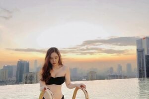 Hình ảnh Huyền búp bê mặc bikini gợi cảm