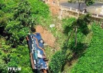Xe khách chở 45 hành khách bị lật trên đèo Cùi Chỏ ở Đắk Nông