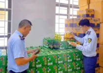 Tạm giữ 2.800 chai bia nhãn hiệu Heniken và Corona không có hóa đơn