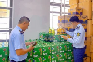 Tạm giữ 2.800 chai bia nhãn hiệu Heniken và Corona không có hóa đơn