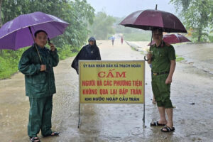 Con Cuông: Sơ tán khẩn cấp do mưa lũ, nhiều bản làng bị cô lập