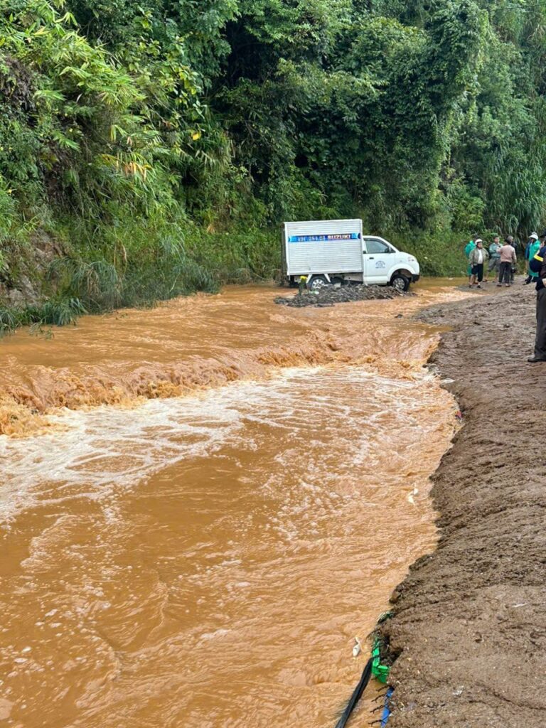 Tìm thấy thi thể tài xế bị lũ cuốn trôi ở Đà Lạt