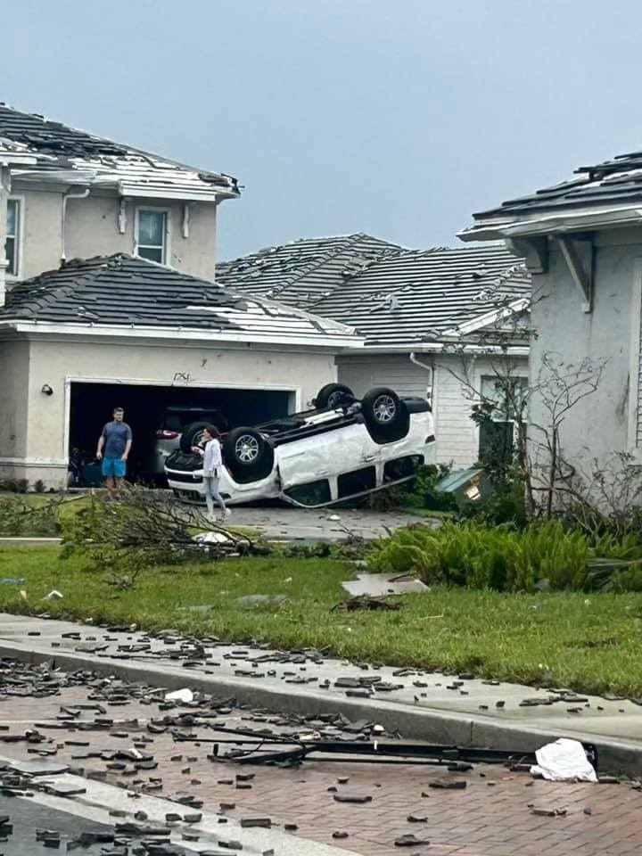 Cảnh tan hoang sau khi siêu bão Milton ‘1000 năm có 1’ càn quét 😢👇👇