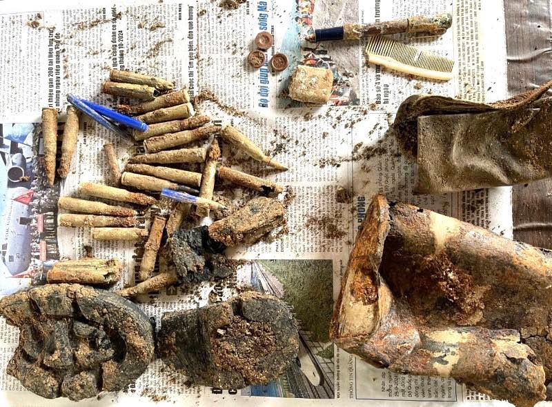 Phát hiện nhiều hài cốt liệt sĩ trong mộ chôn tập thể