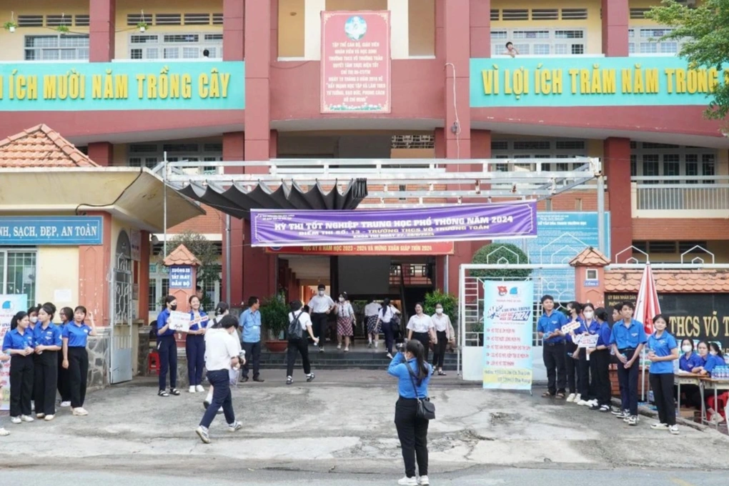 BÌNH DƯƠNG: Thầy giáo cấp 2 bị tố a bờ cờ với học sinh trong trường. Cơ quan chức năng chính thức vào cuộc