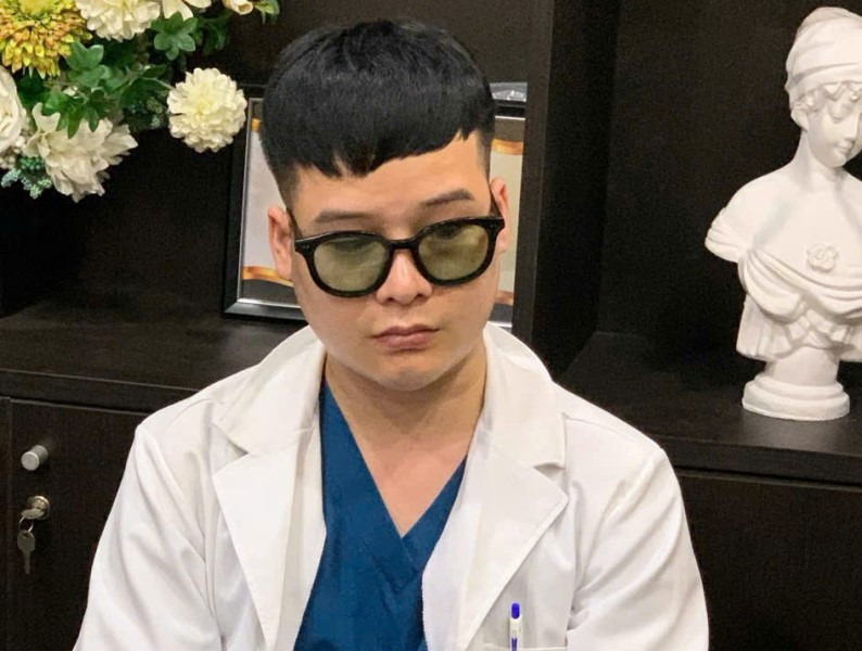 ❌ Học chuyên ngành Văn hóa vẫn nhận mình là bác sĩ, khám bệnh thu tiền của dân