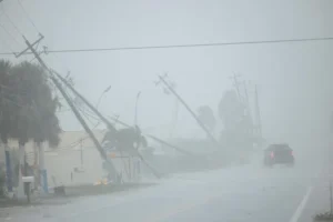 Cận cảnh bão Milton ‘1000 năm có 1’ càn quét khiến bang Florida tan hoang