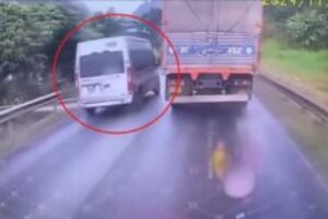 Đài Truyền hình Việt Nam phản hồi về việc lái xe 16 chỗ vượt ẩu gây t.ai n.ạn ở Mai Châu