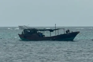 Ngư dân Quảng Ngãi phát hiện ‘tàu ma’ trên biển