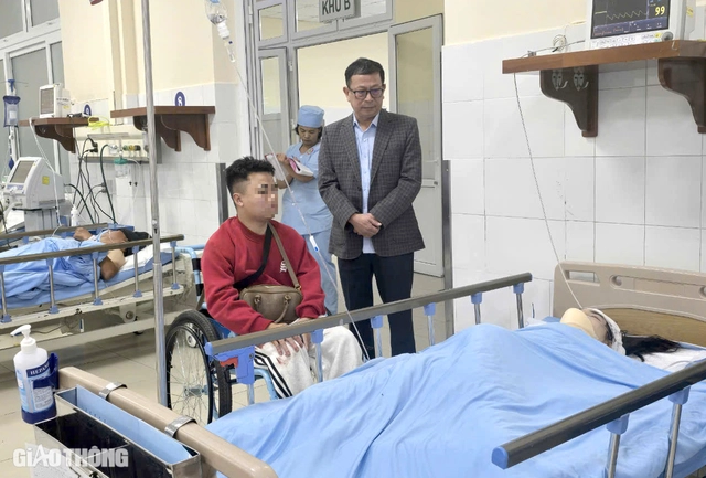 Nỗi đau của người bố mất con trong vụ taxi lật nhiều vòng ở Đà Lạt: ‘Vừa lên xe đã thấy tốc độ rất nhanh’