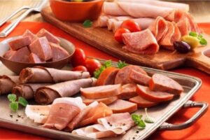Bệnh viện K cảnh báo: Loại thịt này đang ‘nuôi dưỡng’ UT, chỉ cần ăn 50g mỗi ngày là tự động tăng nguy cơ đối mặt tử thần lên 18%