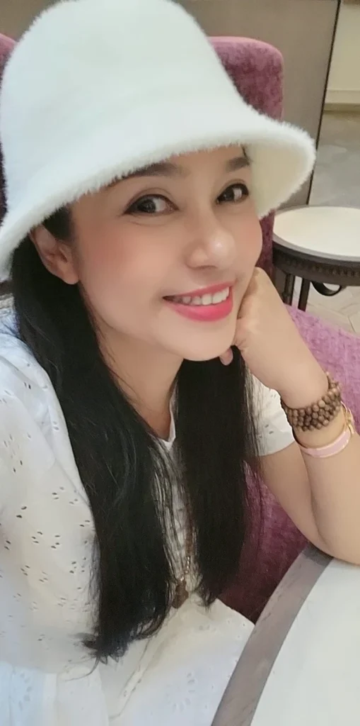 Người đẹp Tây Đô Việt Trinh hi/ế/n x//á//c