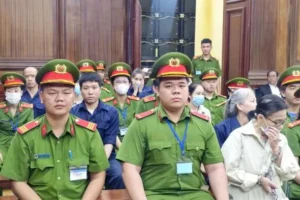 Tuyên t:ử h:ình 27 bị cáo trong đường dây m:a t:úy do Oanh ‘Hà’ cầm đầu
