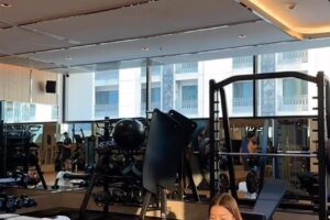 Bạn gái thủ môn Văn Lâm lên tiếng về việc mặc bikini tập gym