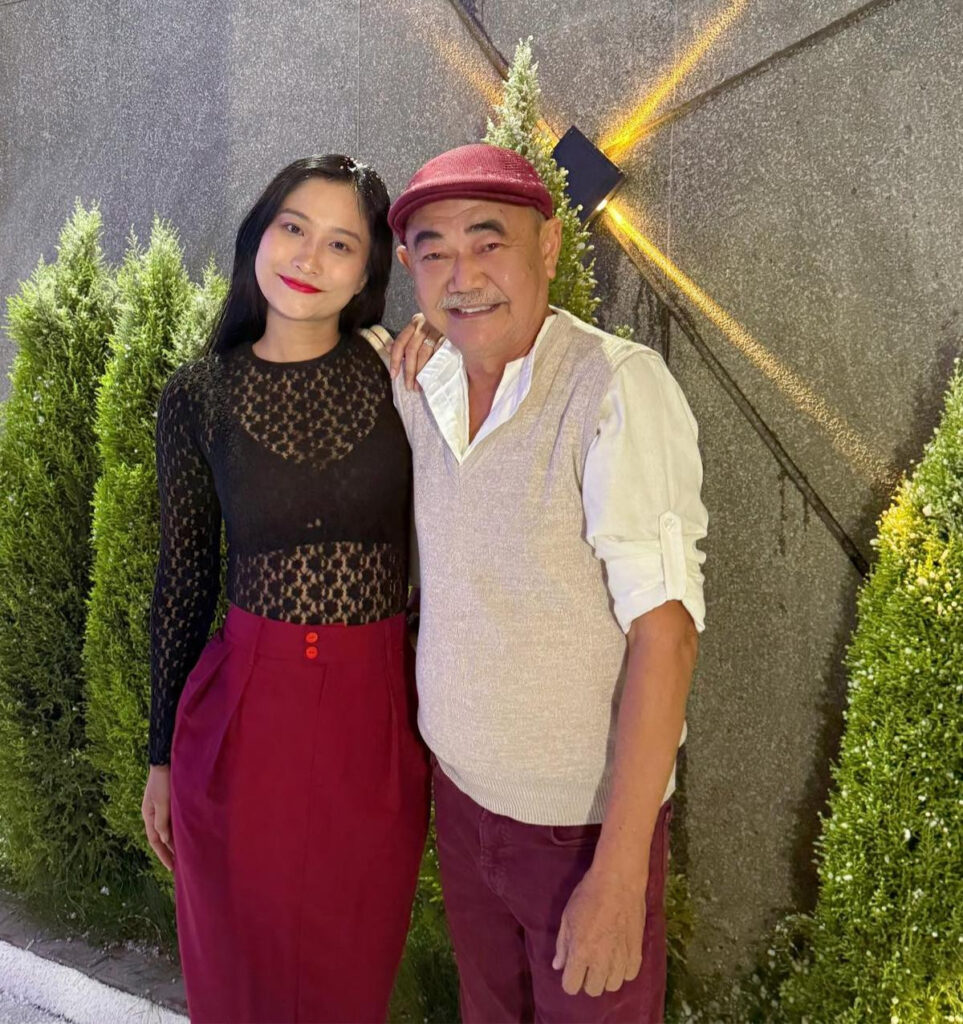 Ảnh thân mật của NSND Việt Anh bên tình trẻ 9X gây sốt