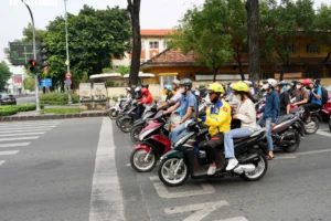 Vượt đèn đỏ bị CSGT phạt 20 triệu: Người dân TP.HCM còn rẽ phải khi đèn đỏ không?