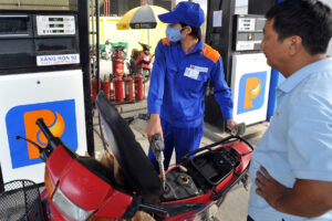 Giá xăng trong nước ngày mai có thể tăng lần 2 liên tiếp