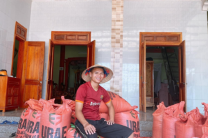 Cầu thủ ngh:::èo nhất Việt Nam, 5t đã theo bố đi cày thuê kiếm tiền và cuộc sống hiện tại khiến cả nước phải trầm trồ