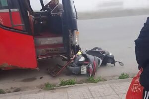 Hai mẹ con t.ử v.ong trên đường tới trường sau va chạm với ô tô khách