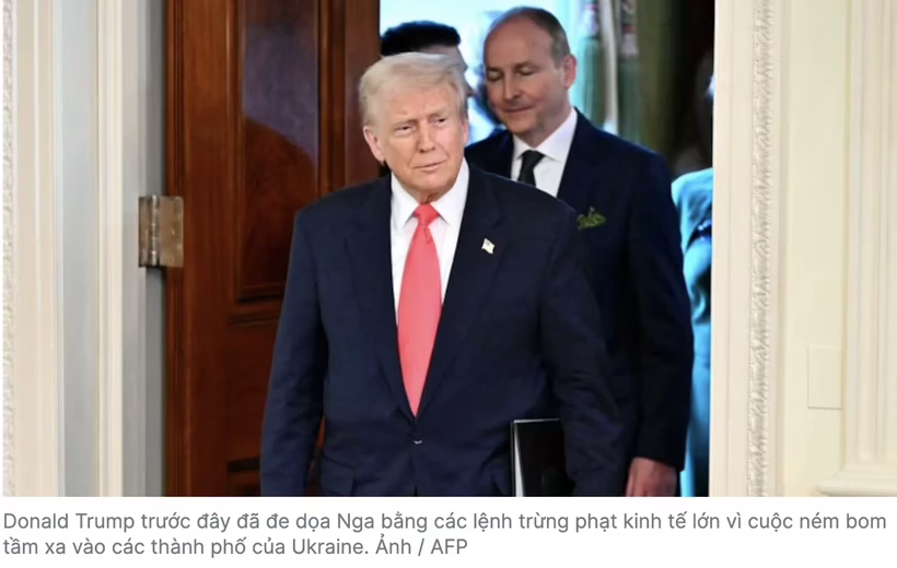 Ông Trump: Sẽ t:àn ph:á kinh tế Nga nếu Moscow không ngừng b:ắn