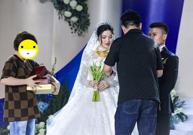 Lý do Chu Thanh Huyền ‘quay xe’ người từng tặng mình 6 lượng vàng ngày cưới?