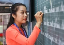 Tất cả hiệu trưởng, hiệu phó trường công phải làm bài khảo sát năng lực tiếng Anh