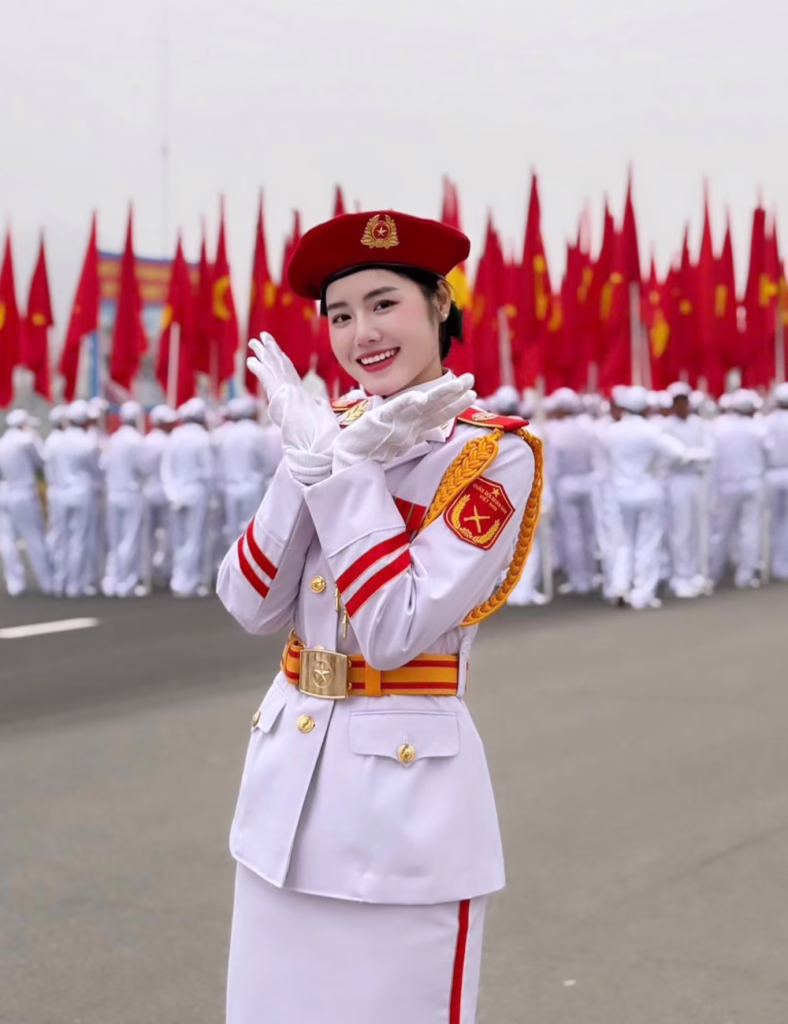 Nhan sắc gây sốt của cô gái Bắc Giang trong ‘khối hoa hậu’ diễu binh 30/4