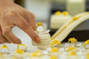 Giá vàng hôm nay 25/4/2025: Vàng ‘nhảy múa’, SJC và nhẫn tái chiếm đỉnh cao
