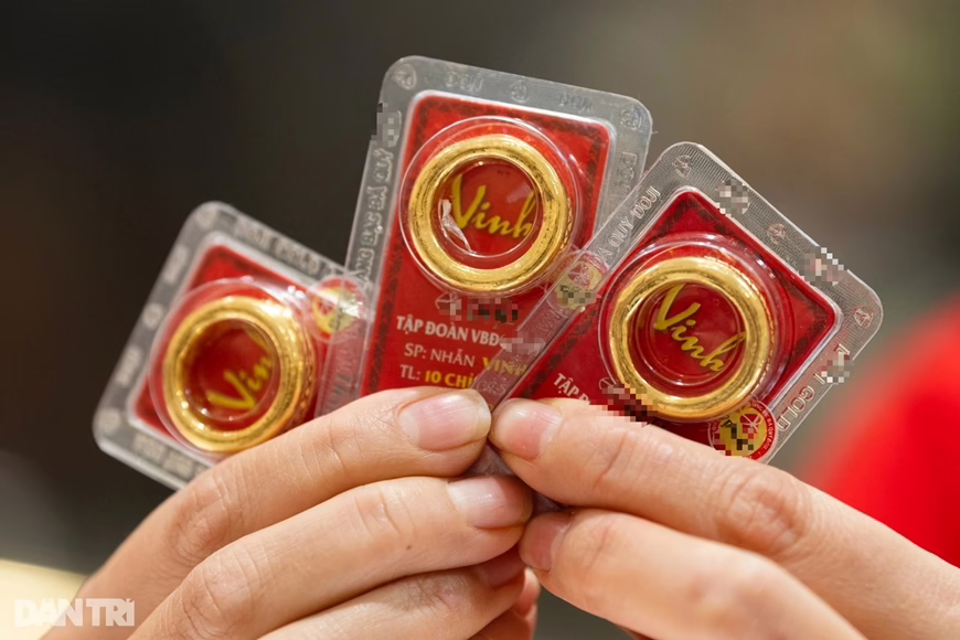 Giá vàng hôm nay (5-4): “Lao dốc” không phanh