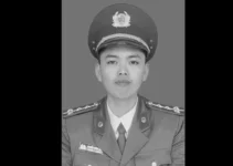 X:ót x:a vô cùng trước hoàn cảnh lúc này của bố mẹ thiếu tá Nguyễn Đăng Khải: U:;ất ngh:ẹ:n khi nhớ về lời dặn dò của con trai trước lúc lên đường công tác “ôi vậy là hết thật rồi Khải ơi”