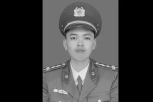 X:ót x:a vô cùng trước hoàn cảnh lúc này của bố mẹ thiếu tá Nguyễn Đăng Khải: U:;ất ngh:ẹ:n khi nhớ về lời dặn dò của con trai trước lúc lên đường công tác “ôi vậy là hết thật rồi Khải ơi”
