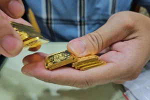 Mở đầu tuần mới, giá vàng l-a-o dốc kinhhoang