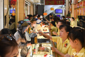 Giá vàng hôm nay 18/4/2025 đột ngột ‘đổ đèo’, nhà đầu tư chốt lời