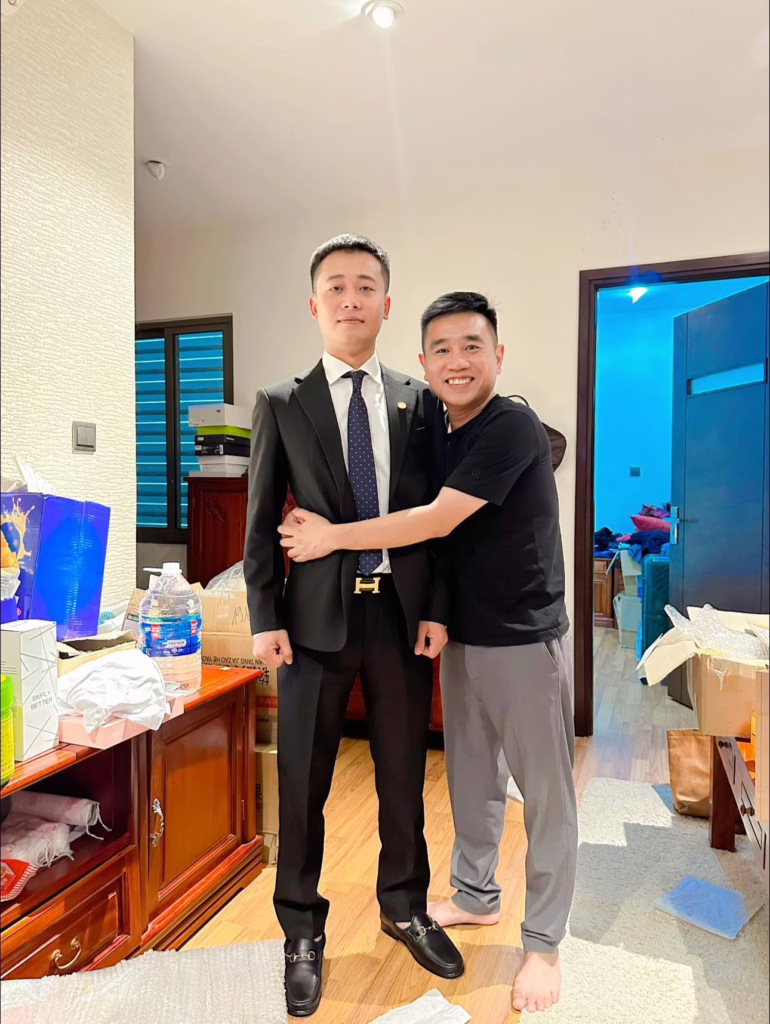 Động thái lạ của người anh thân thiết Tiến Nguyễn khi Quang Linh Vlog, Thùy Tiên bị khởi t::ố