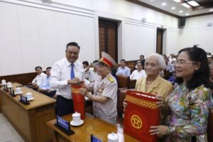 Mức tặng quà cho đối tượng hưởng chính sách người có công dịp 2.9: Ai cũng vui mừng tột độ vì quà rất lớn