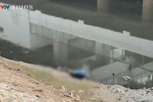 Phát hiện người đàn ông nổi trên sông Tô Lịch