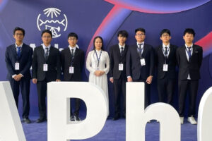 Quá tự hào: 8 học sinh Việt Nam dự thi Olympic Vật lý châu Á năm 2025 đều giành huy chương, trong đó có 3 Huy chương Vàng