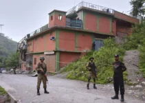 NÓNG: Ấn Độ tấn công vào Pakistan, Islamabad đang đáp trả