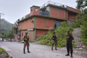 NÓNG: Ấn Độ tấn công vào Pakistan, Islamabad đang đáp trả