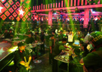 300 cảnh sát đột kích quán bar, phát hiện hơn 40 người dương tính mai thúy